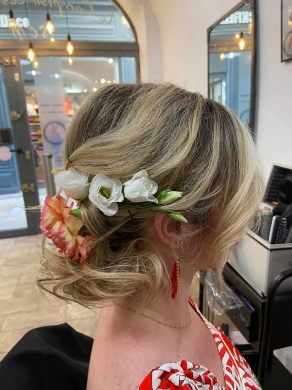 Coupe femme personnalisée, adaptée à la forme du visage, Nîmes, Le Comptoir des Ciseaux