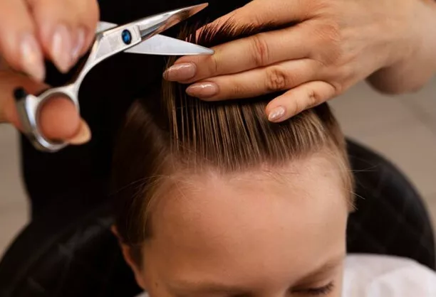 À qui s'adresser pour couper les pointes de sa petite fille ?, Nîmes, Le Comptoir des Ciseaux